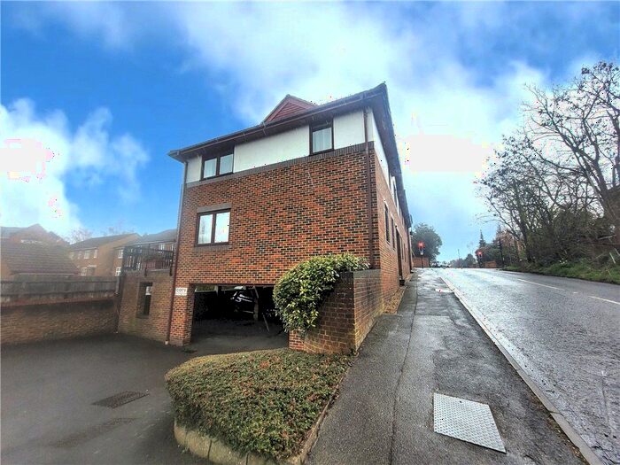 1 Bedroom Flat To Rent In Trumpsgreen Road, Virginia Water, Surrey, GU25