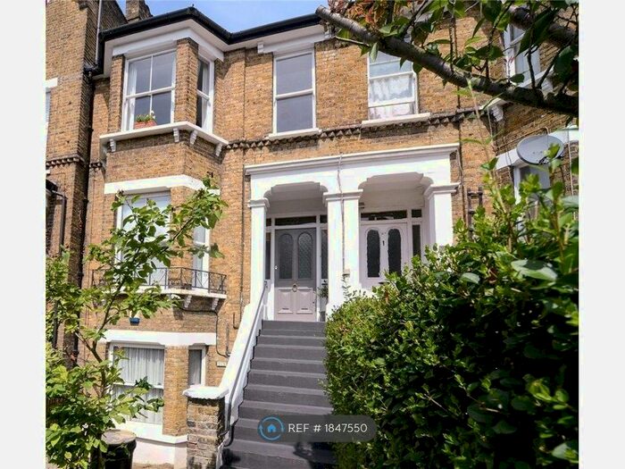 3 Bedroom Flat To Rent In C, London, SE19