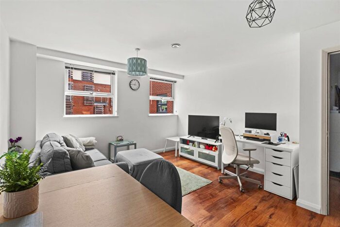 1 Bedroom Flat To Rent In Corporation Street, High Wycombe, HP13