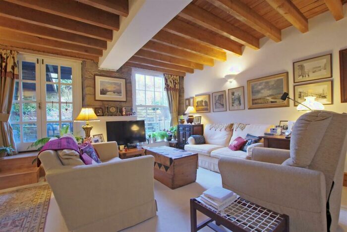 2 Bedroom Apartment For Sale In Beestonley Lane, Barkisland, Halifax, HX4