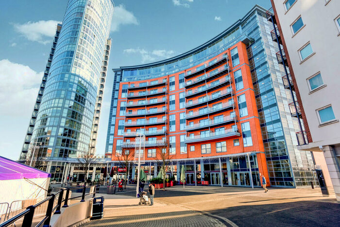 1 Bedroom Flat To Rent In The Crescent, Gunwharf Quays, Portsmouth, PO1