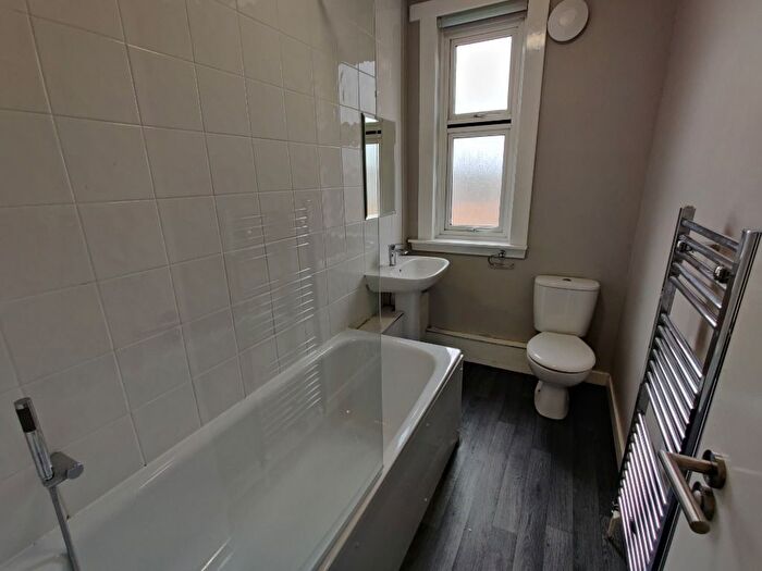 3 Bedroom Flat To Rent In Mitchell Street, West End, Dundee, DD2