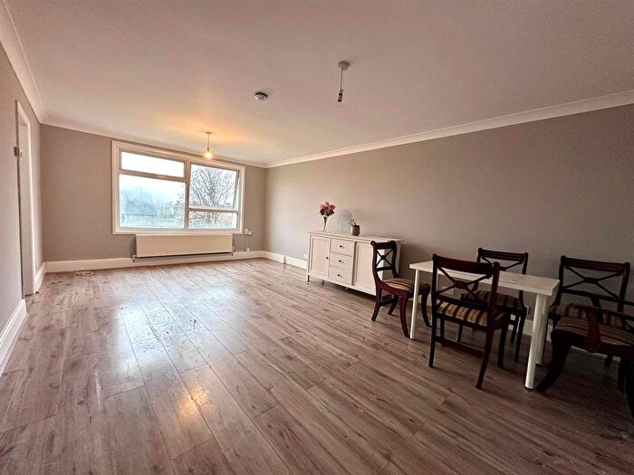 2 Bedroom Flat To Rent In Ordnance Road, Enfield, EN3