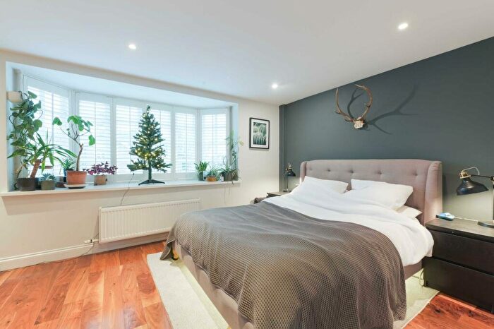 1 Bedroom Flat For Sale In Chessington Road, Ewell, Epsom, KT17