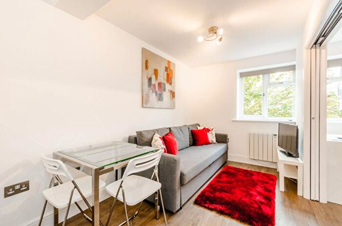 1 Bedroom Flat To Rent In Bowmans Mews, Holloway, London, N7