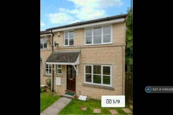 3 Bedroom Semi-Detached House To Rent In Cardinal Close, Bath, BA2