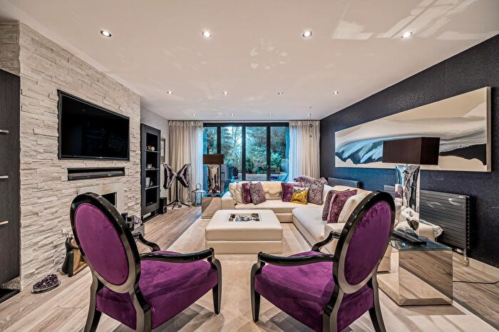 5 Bedroom Semi Detached House For Sale In Milespit Hill, Mill Hill Village, NW7