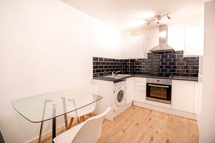 1 Bedroom Flat To Rent In The Chandlers, Leeds, LS2