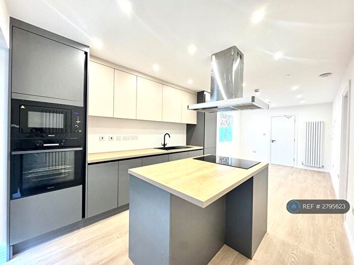 1 Bedroom Flat To Rent In Beaulieu Drive, Pinner, HA5