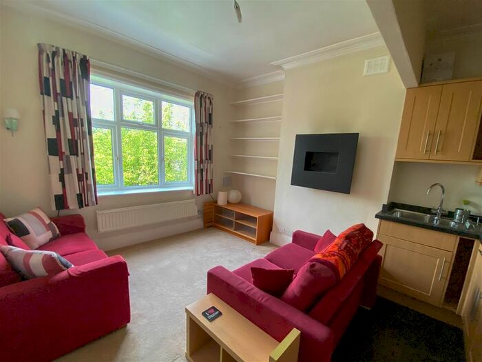 1 Bedroom Flat To Rent In Steep Hill, London, SW16