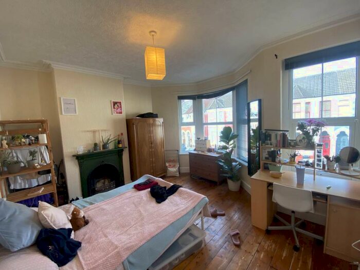 4 Bedroom House To Rent In Dogfield Street, Cathays, Cardiff, CF24