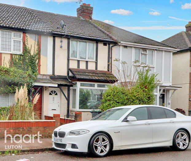 2 Bedroom Terraced House For Sale In Connaught Road, Luton, LU4