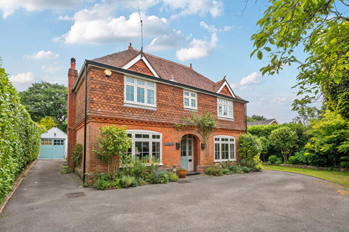4 Bedroom House For Sale In The Avenue, Grayshott, GU26