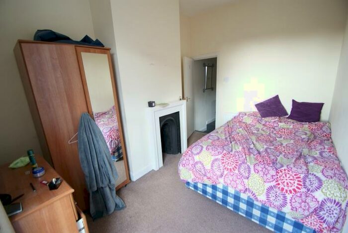 4 Bedroom Property To Rent In Park Terrace, Headingley, Leeds, LS6