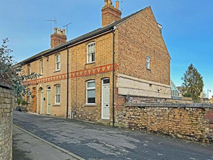 2 Bedroom End Of Terrace House To Rent In Gas Lane, Stamford, Lincolnshire, PE9