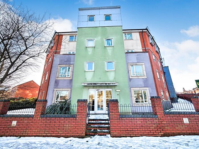 2 Bedroom Flat For Sale In Kinsey Road, Smethwick, West Midlands, B66