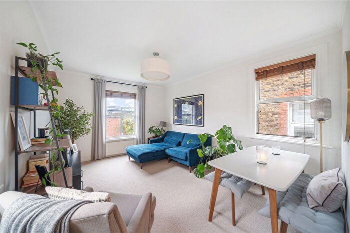 2 Bedroom Flat For Sale In Sternhold Avenue, London, SW2