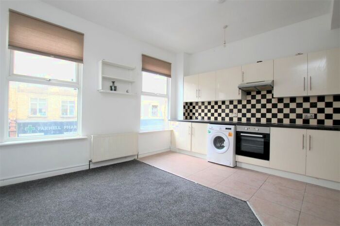 3 Bedroom Flat To Rent In Roman Road, London, E3