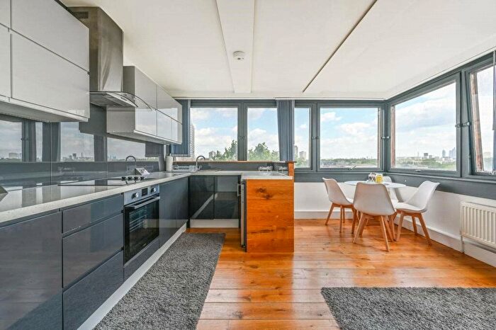 3 Bedroom Flat To Rent In Wye Street, London, SW11