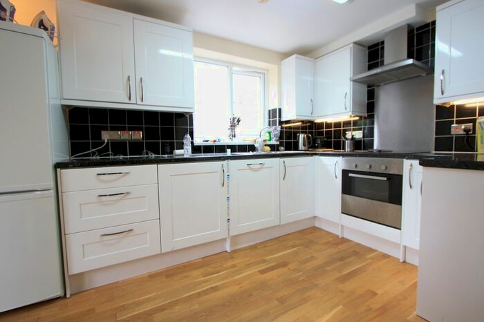 3 Bedroom Flat To Rent In Eaton Road, Sutton, SM2