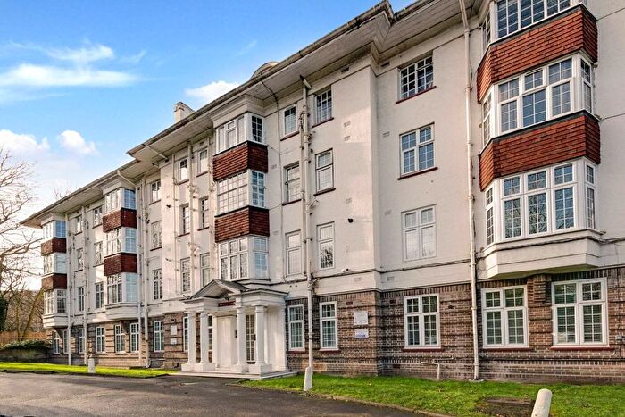 2 Bedroom Flat To Rent In Hanger Lane, London, W5