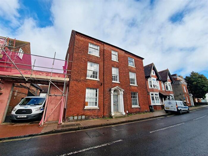 1 Bedroom Flat To Rent In East Street, Havant, PO9