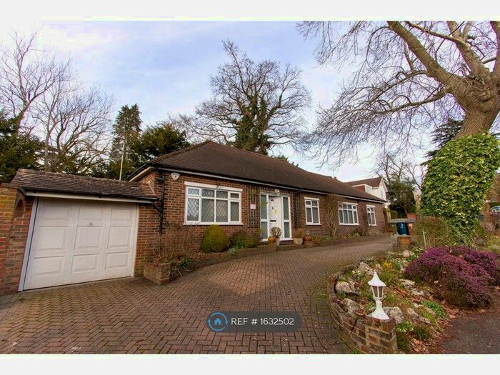 3 Bedroom Bungalow To Rent In Fallowfield, Stanmore, HA7