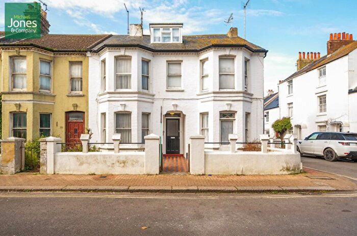 1 Bedroom Flat To Rent In Warwick Road, Worthing, West Sussex, BN11