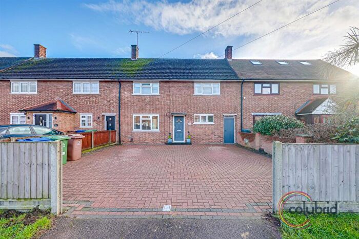 3 Bedroom Terraced House For Sale In Lyndhurst Road, Corringham, SS17