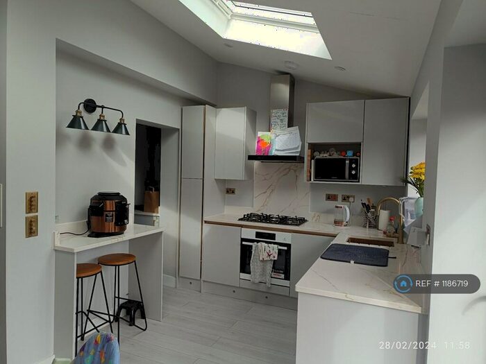 4 Bedroom Semi-Detached House To Rent In Warminster Road, London, SE25