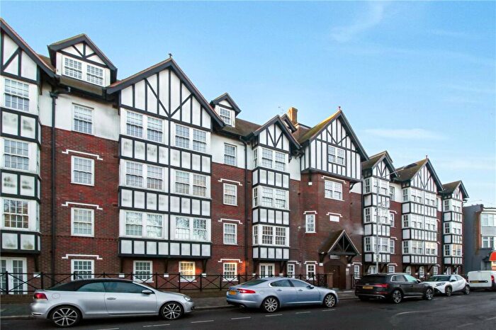 2 Bedroom Apartment To Rent In Leigh Road, Leigh-on-Sea, Essex, SS9