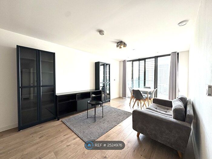 1 Bedroom Flat To Rent In Stratosphere Tower, London, E15
