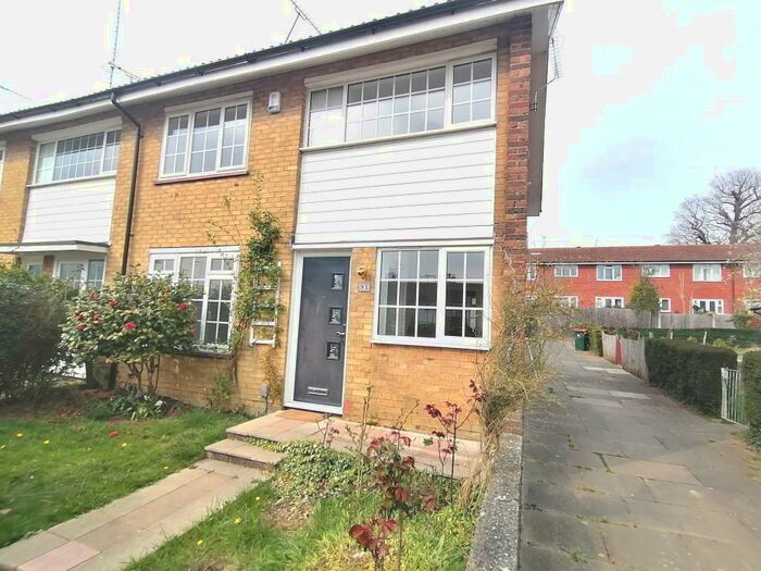 3 Bedroom End Of Terrace House To Rent In Wainwrights, Crawley, RH10