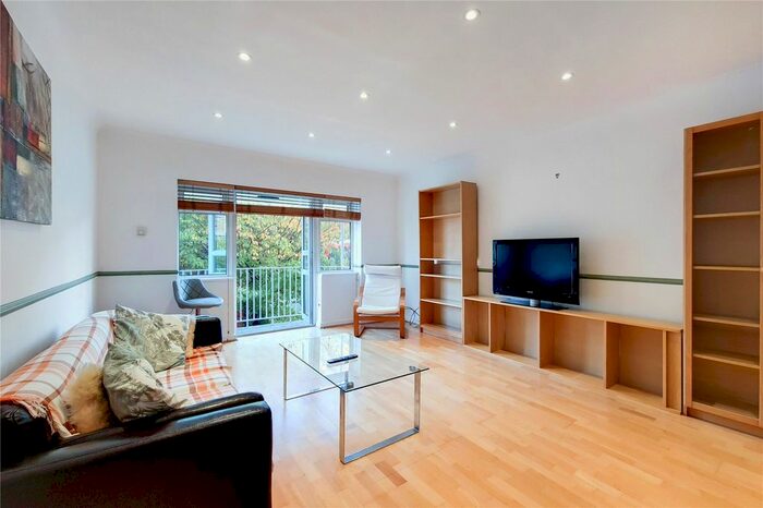 2 Bedroom Flat To Rent In Braefoot Court, - Putney Hill, London, SW15