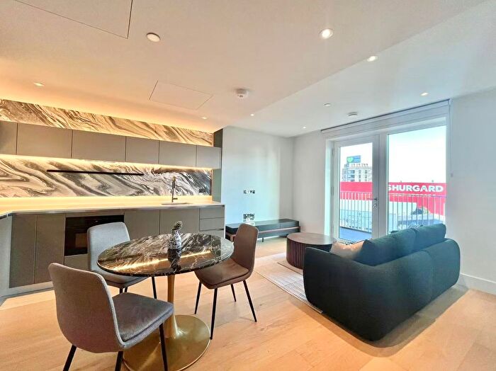 Studio To Rent In Cascade Way, London, W12