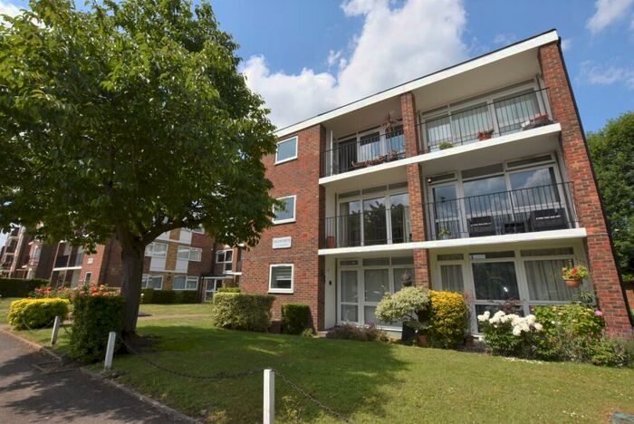 2 Bedroom Flat To Rent In Court Downs Road Beckenham, BR3