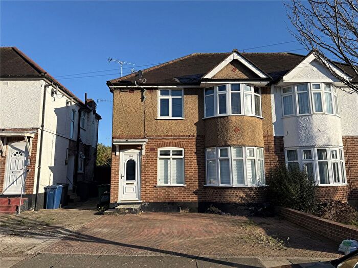 2 Bedroom Maisonette For Sale In Kenerne Drive, Barnet, Herts, EN5