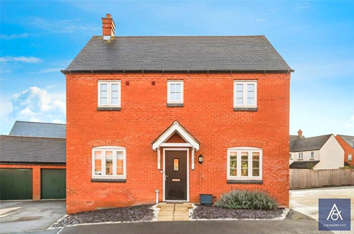 3 Bedroom Detached House For Sale In Lagonda Drive, Brackley, Northamptonshire, NN13