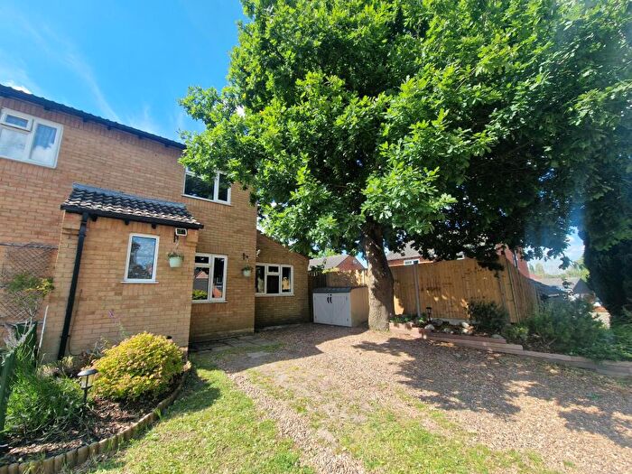 3 Bedroom Semi-Detached House To Rent In Pond Close, Marchwood, SO40