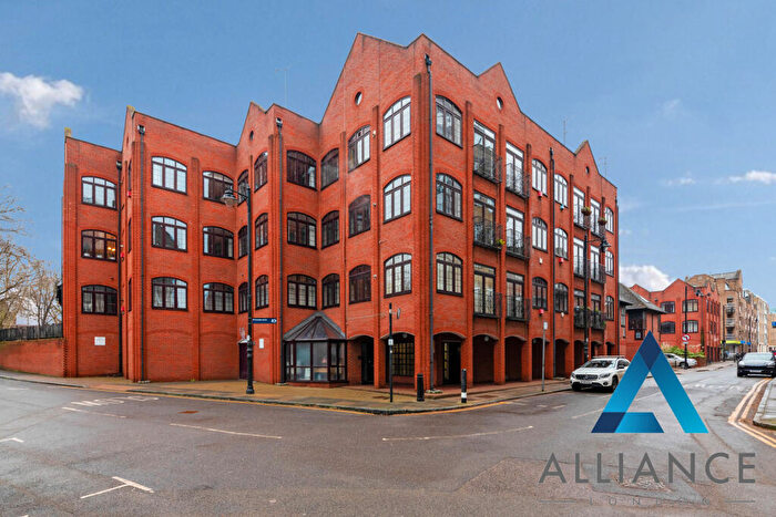 1 Bedroom Apartment To Rent In St. Georges Square, London, E14