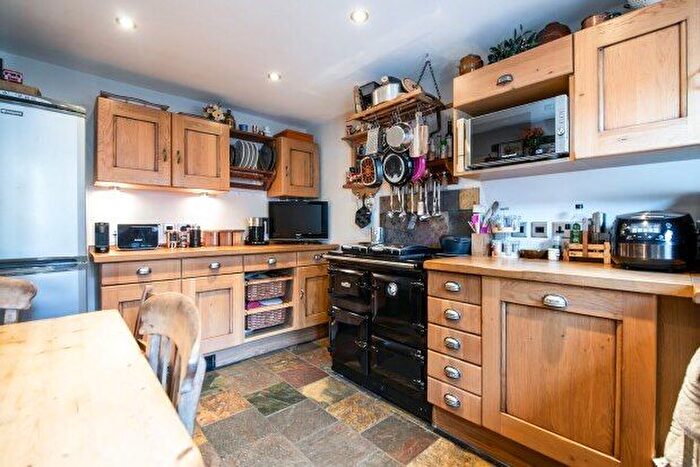 2 Bedroom Flat To Rent In Bepton Road, Midhurst, GU29