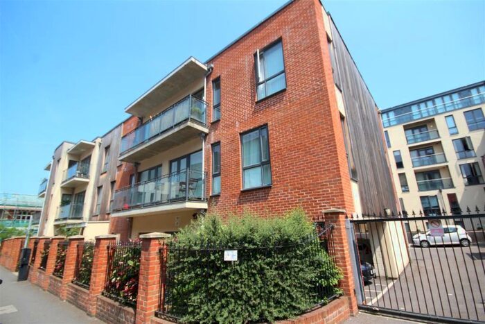 2 Bedroom Flat To Rent In The Bars, Guildford, GU1