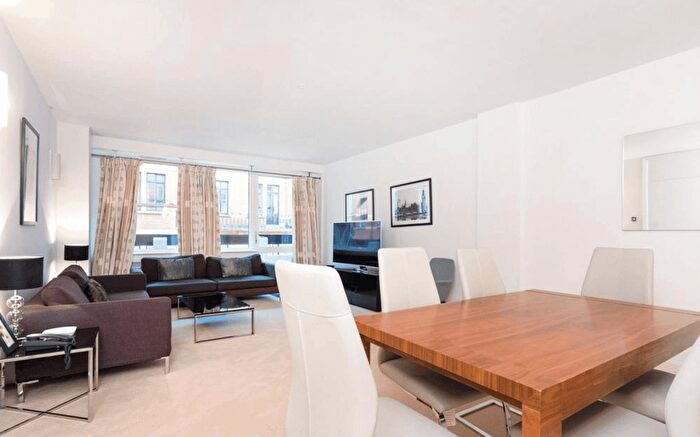 3 Bedroom Flat To Rent In Weymouth Street, Marylebone, London, W1W