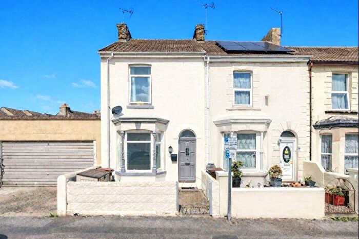 2 Bedroom End Of Terrace House For Sale In Wellington Road, Gillingham, Kent, ME7