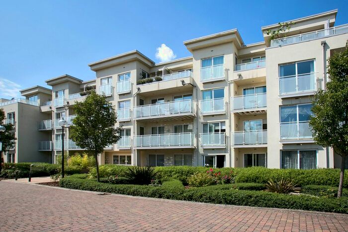 2 Bedroom Flat To Rent In Woodman Mews, Kew, TW9