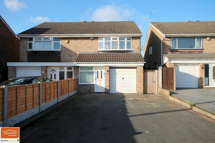 3 Bedroom Semi-Detached House To Rent In Stourmore Close, Willenhall, WV12