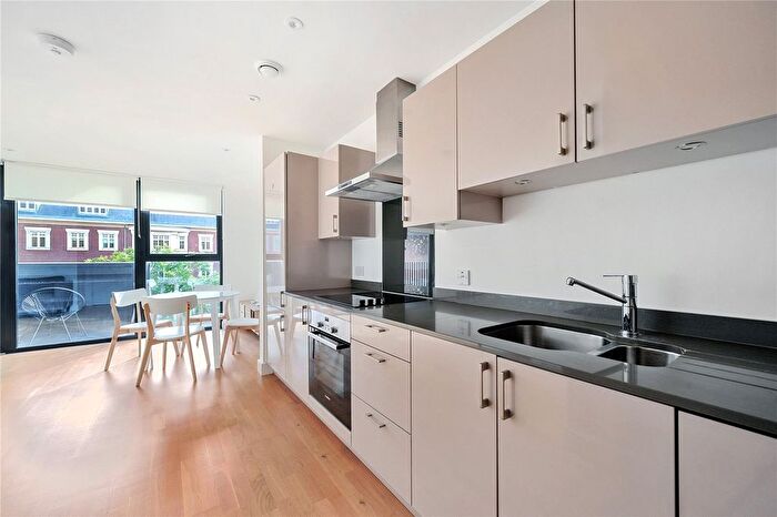 2 Bedroom Flat To Rent In Burgess Springs, Chelmsford, CM1