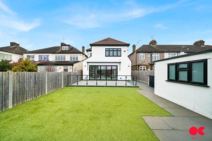 4 Bedroom Detached House For Sale In Balgores Lane, Gidea Park, RM2