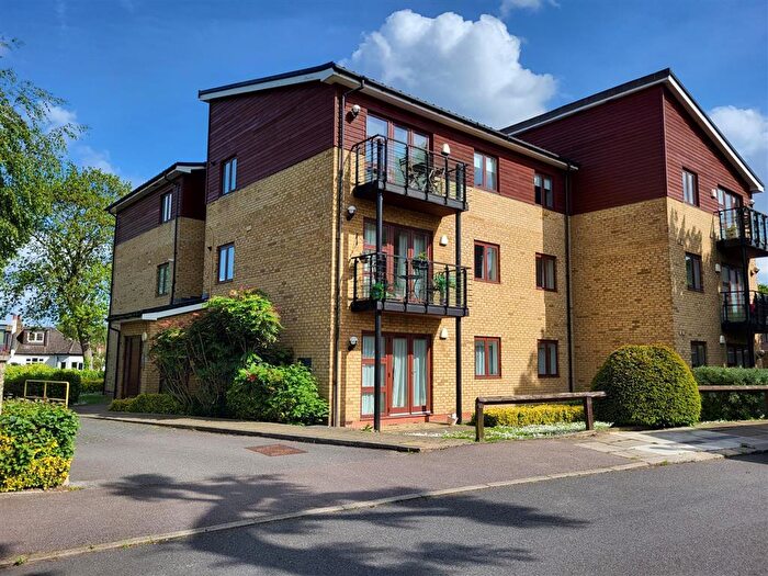 1 Bedroom Apartment To Rent In Bycullah Avenue, Enfield, EN2