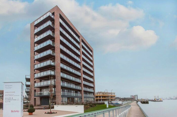 3 Bedroom Flat To Rent In Duke Of Wellington Avenue, Woolwich, London, SE18